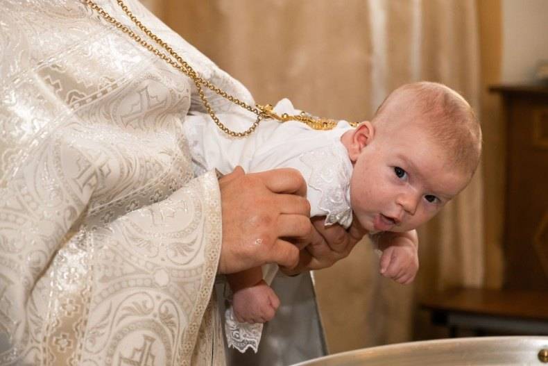 Что подарить крестным родителям на крестины ребенка?  100+ идей подарка крестной маме и крестному папе