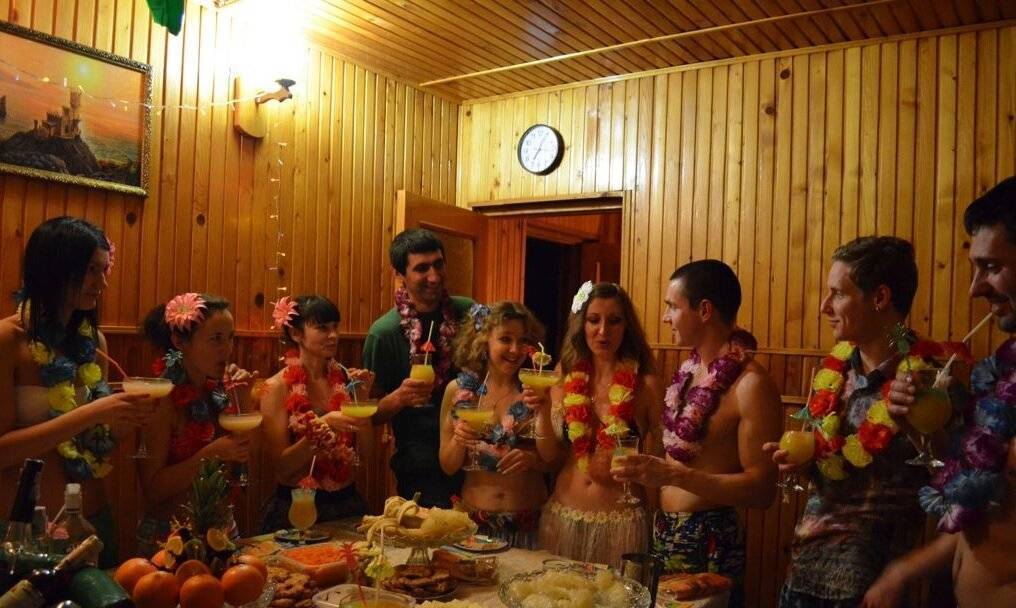 Дресс код гавайская вечеринка. весенние цветочные композиции своими руками