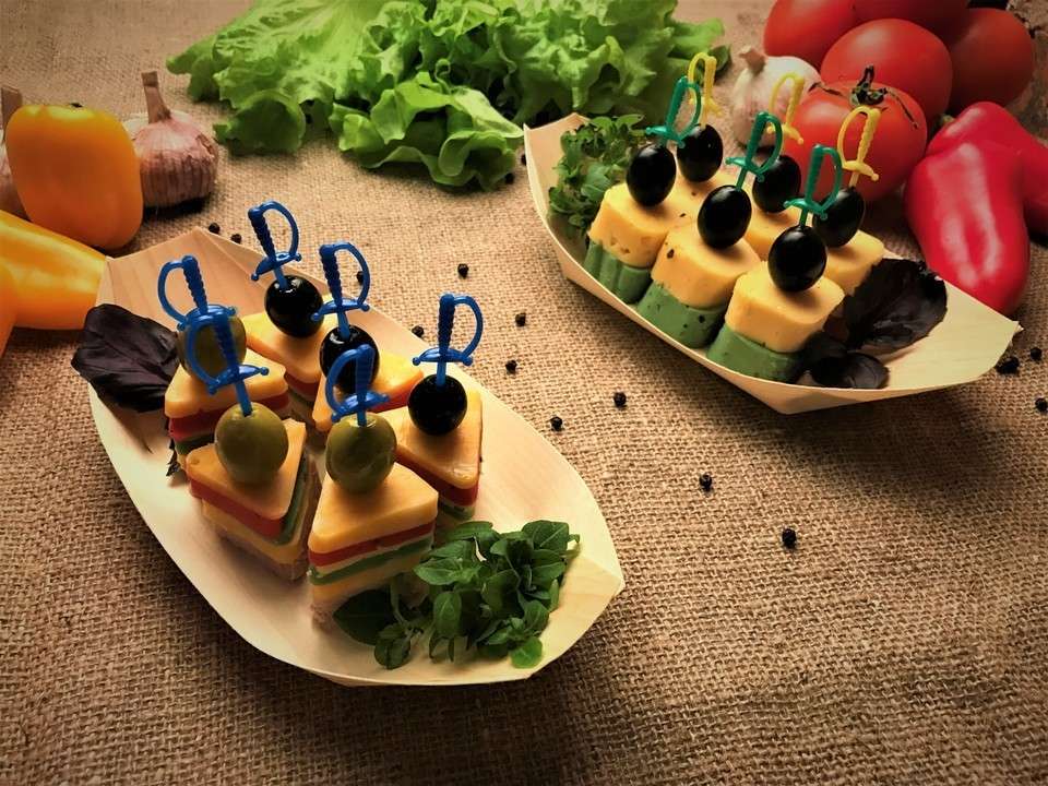Сладкие канапе на шпажках на праздничный стол: простые рецепты с фото