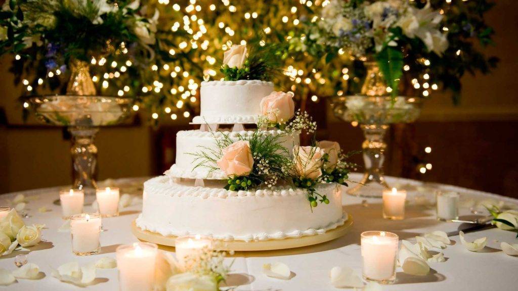Стильные тенденции свадебных тортов: без мастики, с цветами, двухъярусные, белые + 150 фото