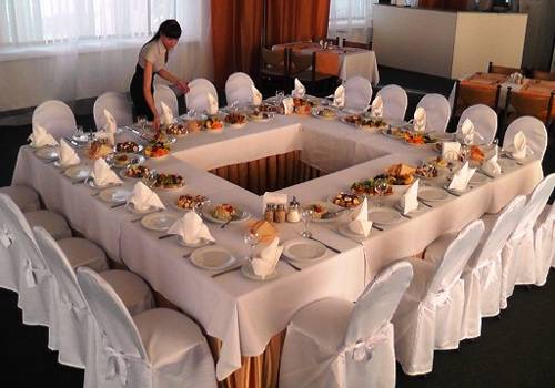 Как красиво расставить столы на свадьбе. как составить идеальный план рассадки на свадьбе