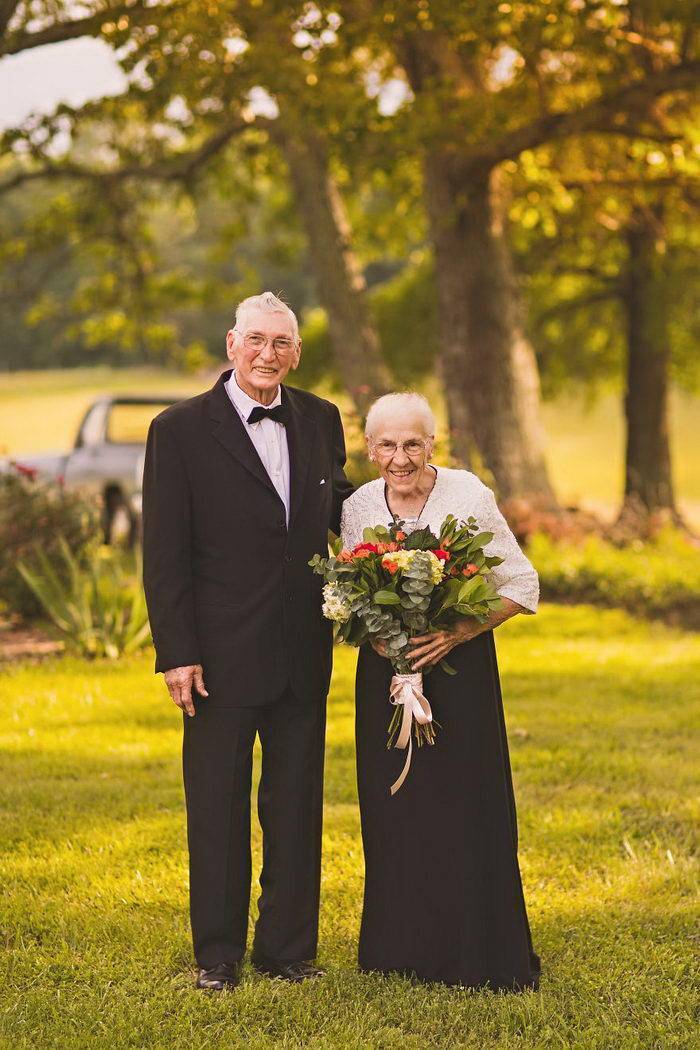 Что подарить на 45 лет свадьбы, традиции и поздравления