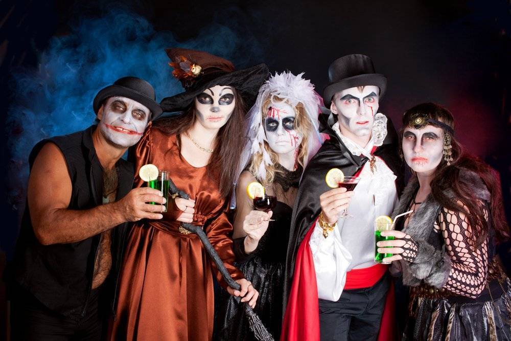 Женские и мужские образы на хэллоуин: какой костюм выбрать на октябрь 2021 года