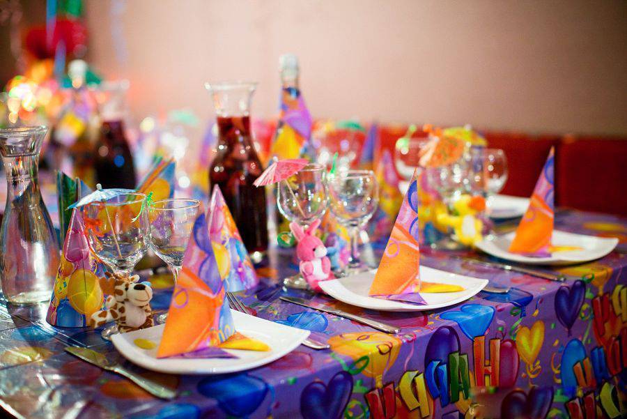 Праздничный стол на день рождения: полезные советы и оригинальные решения
праздничный стол на день рождения: полезные советы и оригинальные решения