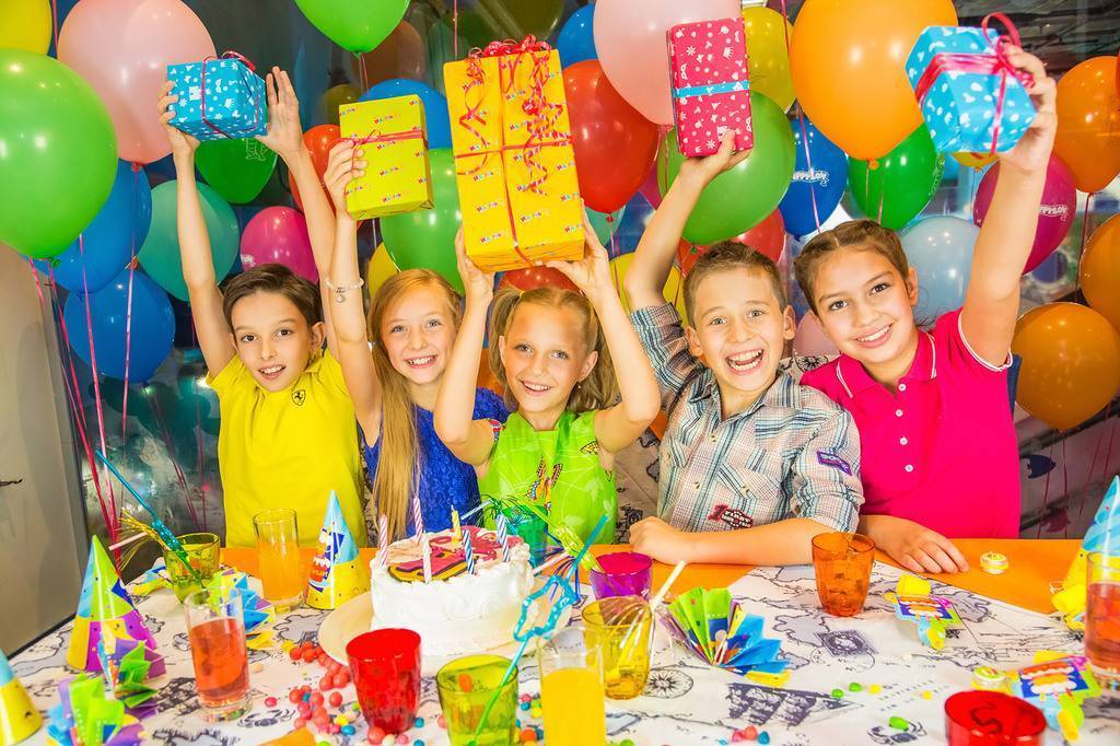 Игры для детей на день рождения дома : больше 20 идей