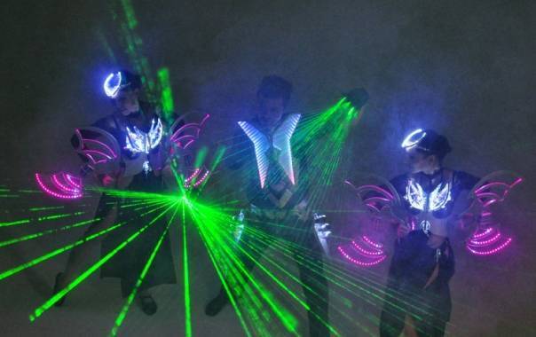 Лазерное или световое шоу: космические спецэффекты на вашем празднике