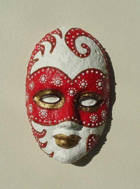Как сделать и украсить карнавальную маску своими руками