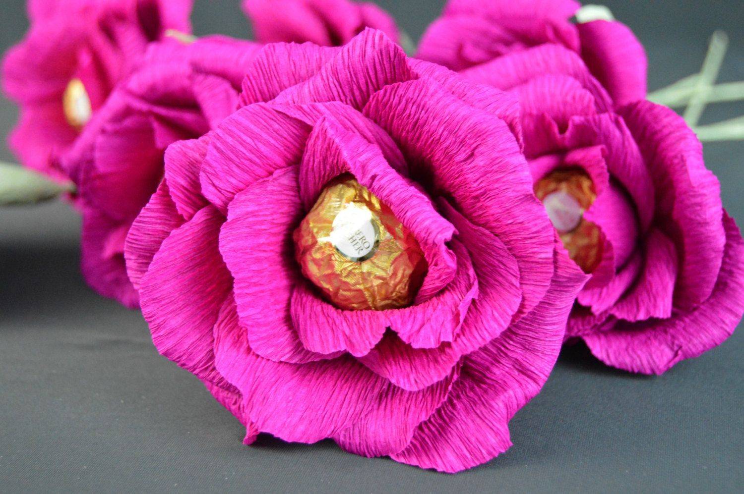 Цветы из гофрированной бумаги для праздничного оформления