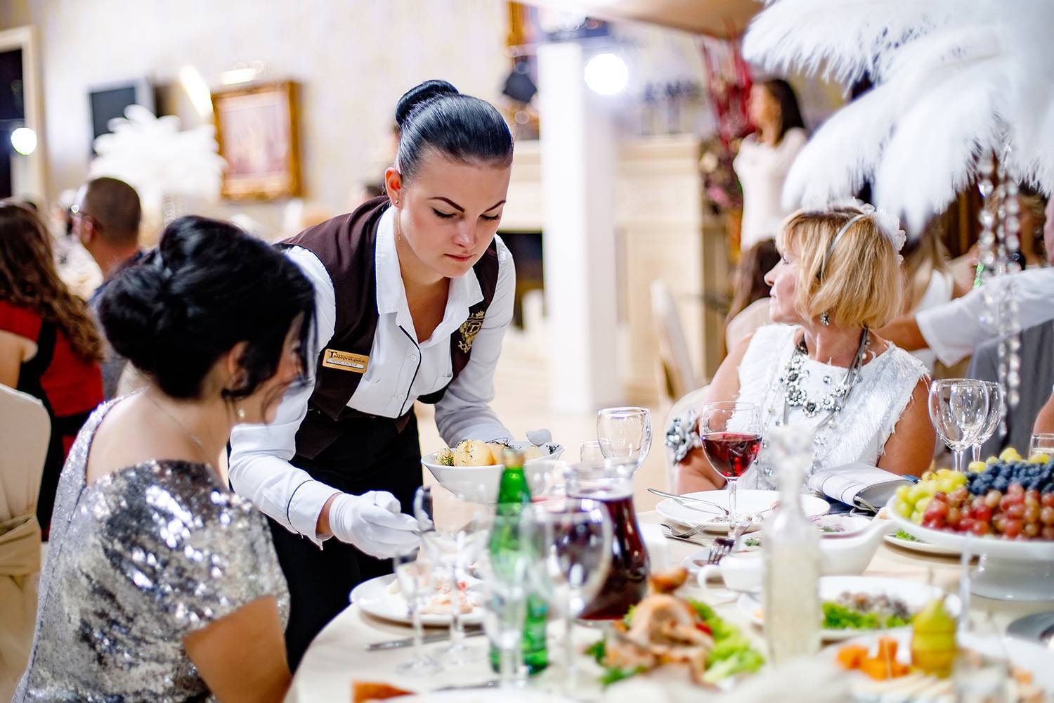 Стандарты обслуживания в ресторане: методы и формы, правила обращения с гостями