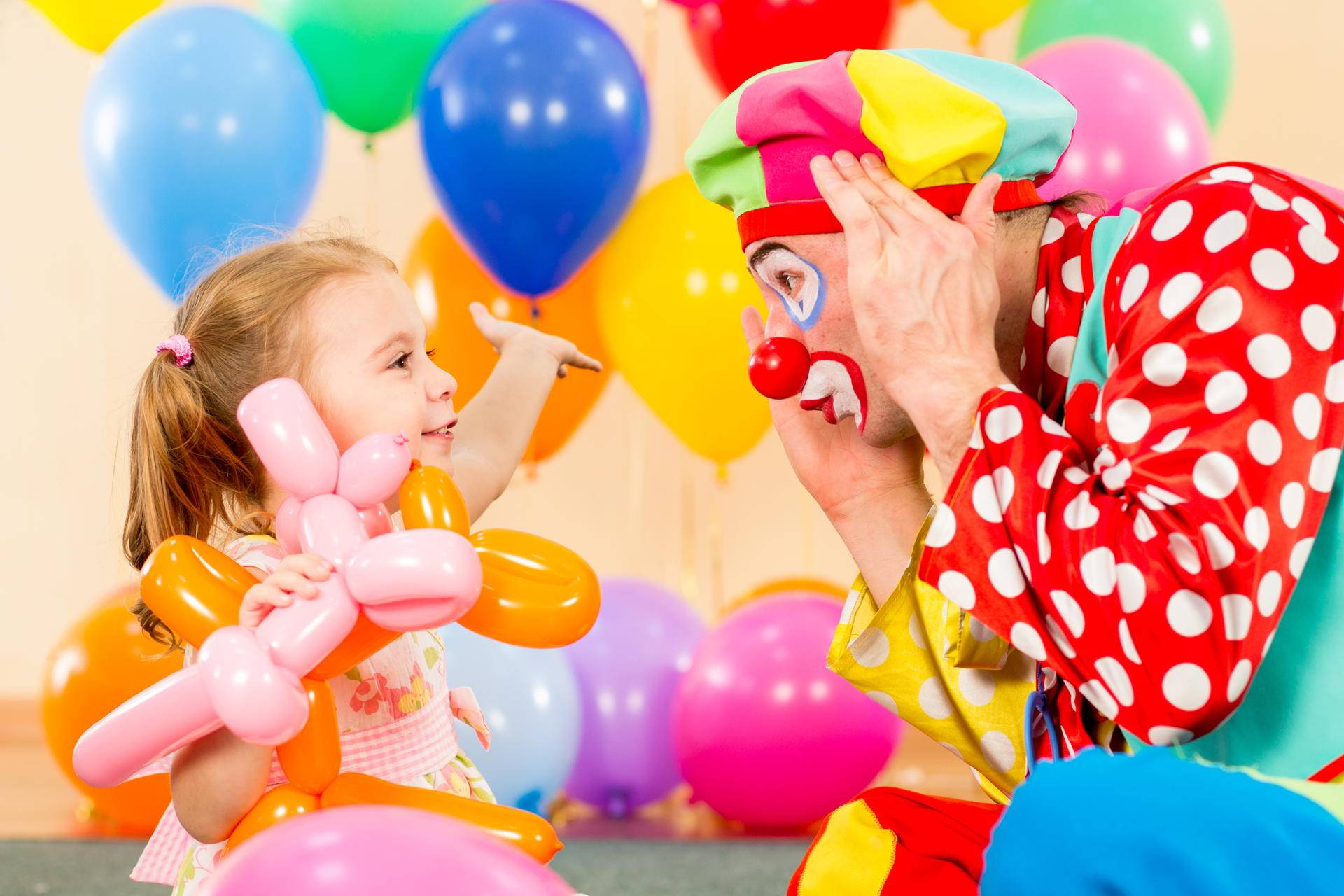 Игровая программа с ведущими клоунами для детей. сценарий дня рождения «путешествие с клоуном тяпой. игра «внимательные слушатели»