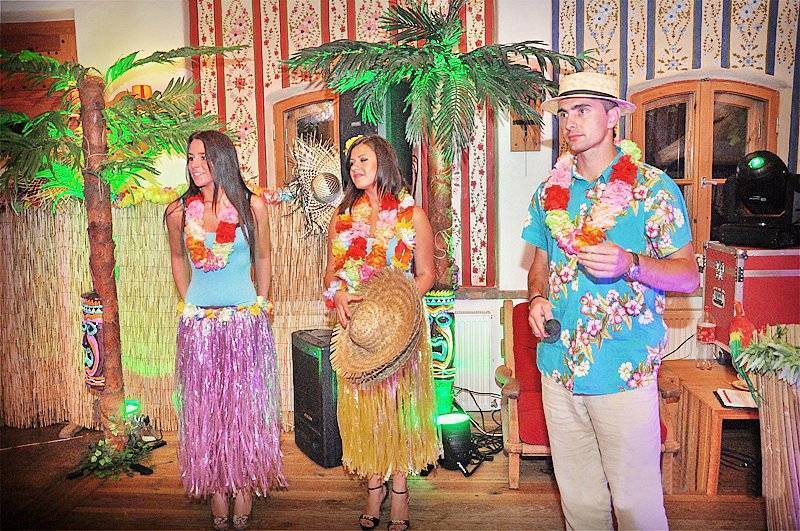 Костюмы на гавайскую вечеринку: как сделать своими руками