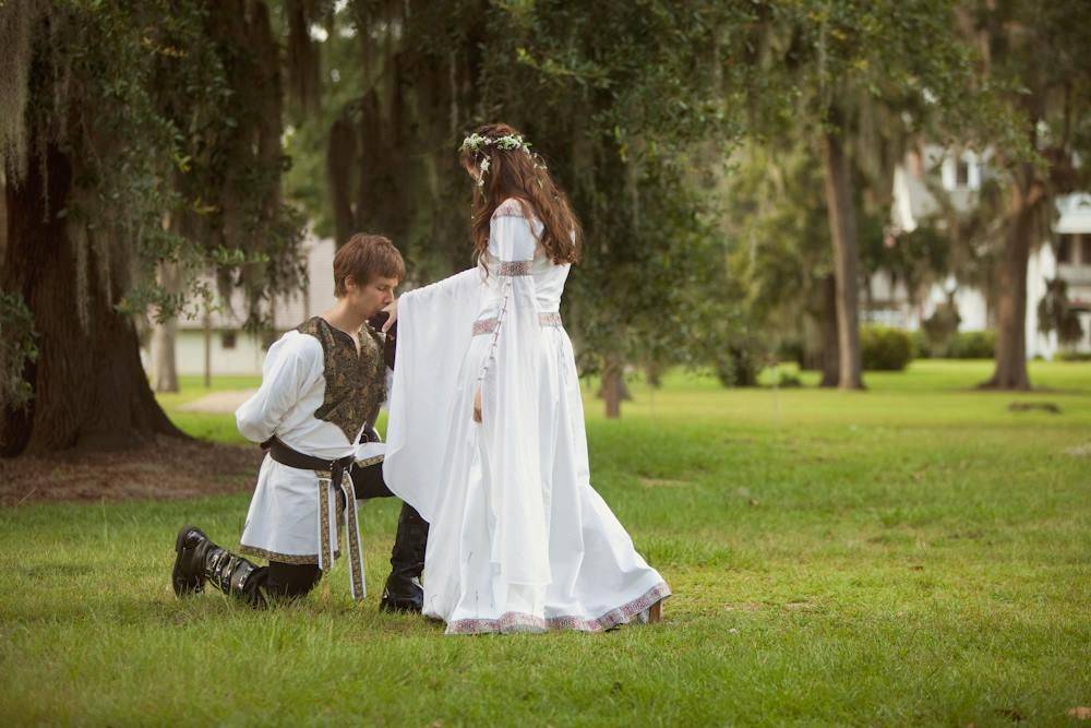 Невеста связана, жених в мешке: как в средневековье сохраняли целомудрие до свадьбы
