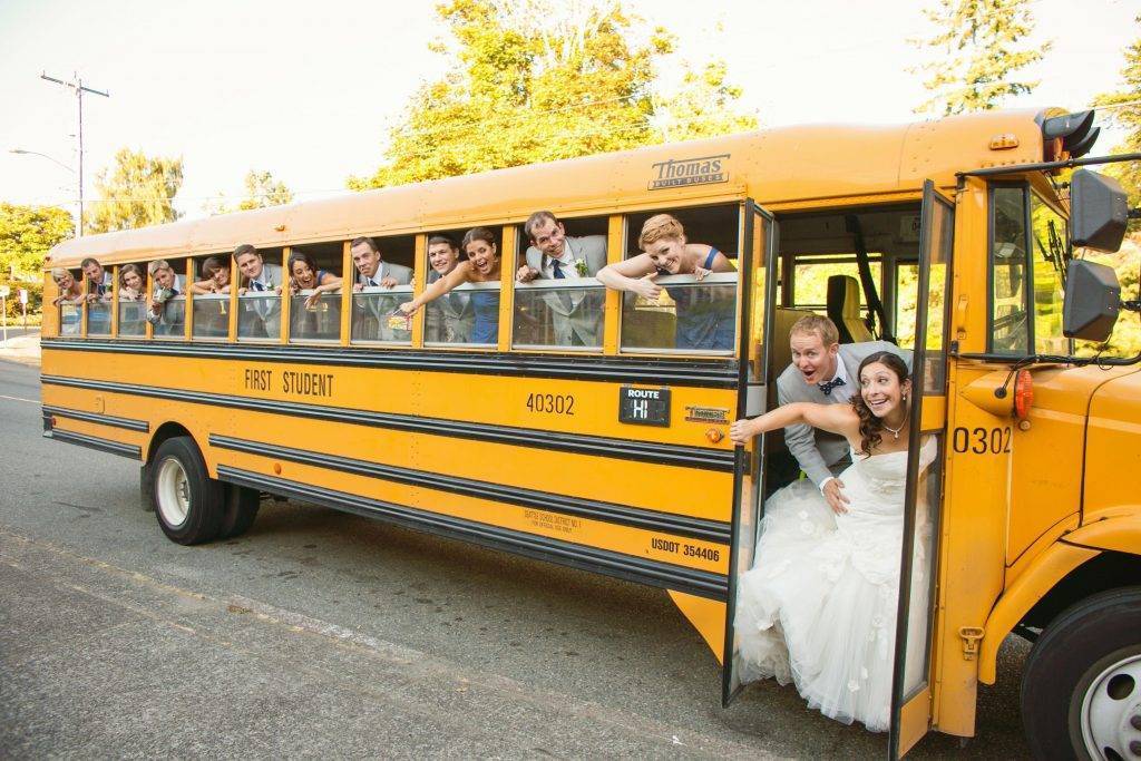 Автобус на свадьбу: как выбрать подходящую модель и составить маршрут