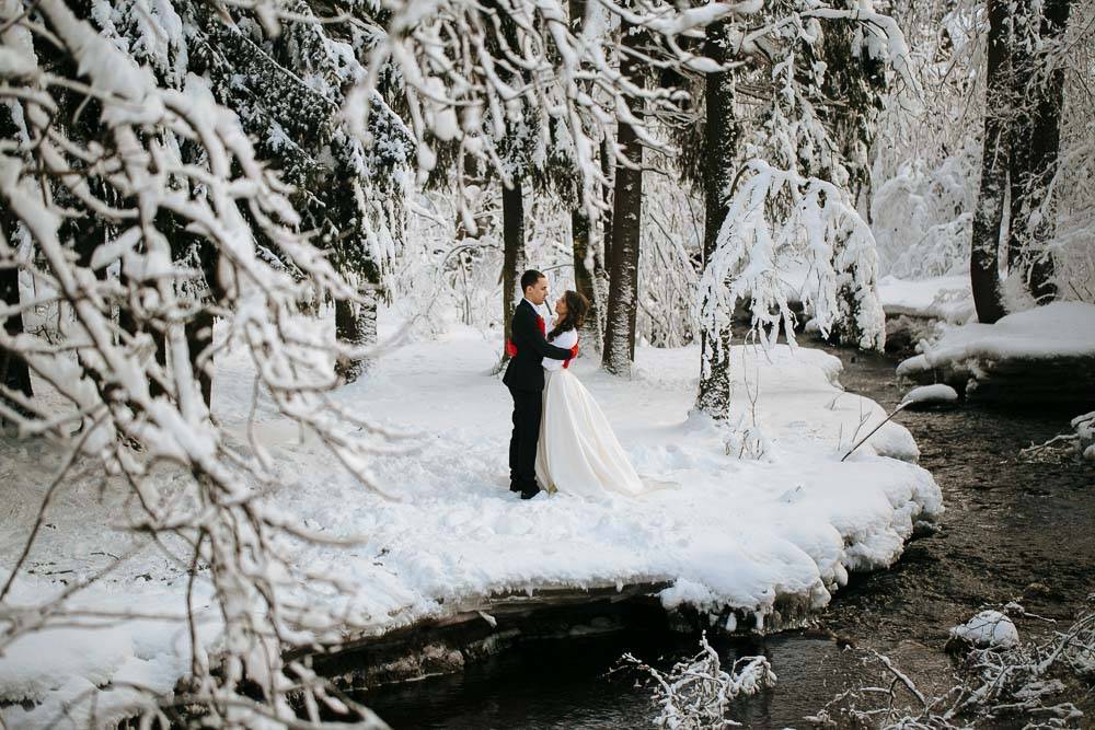 Зимняя свадебная фотосессия: идеи и фото