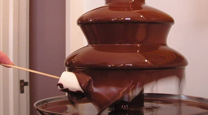 Шоколадный фонтан: секреты «вкусного» украшения
