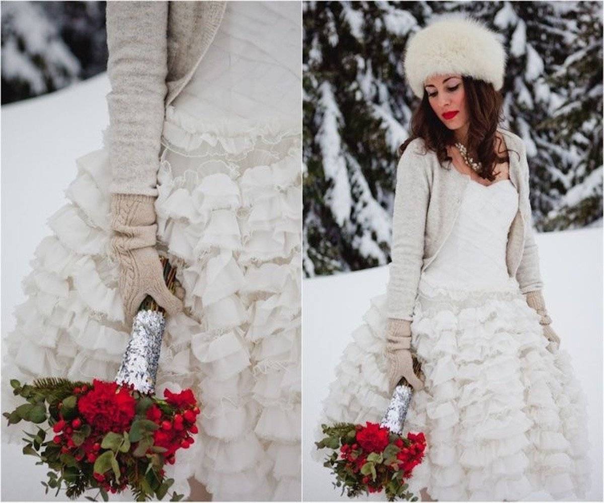 Зимние свадебные платья (56 фото): вязанное, с длинными рукавами, с накидкой, модели для беременных