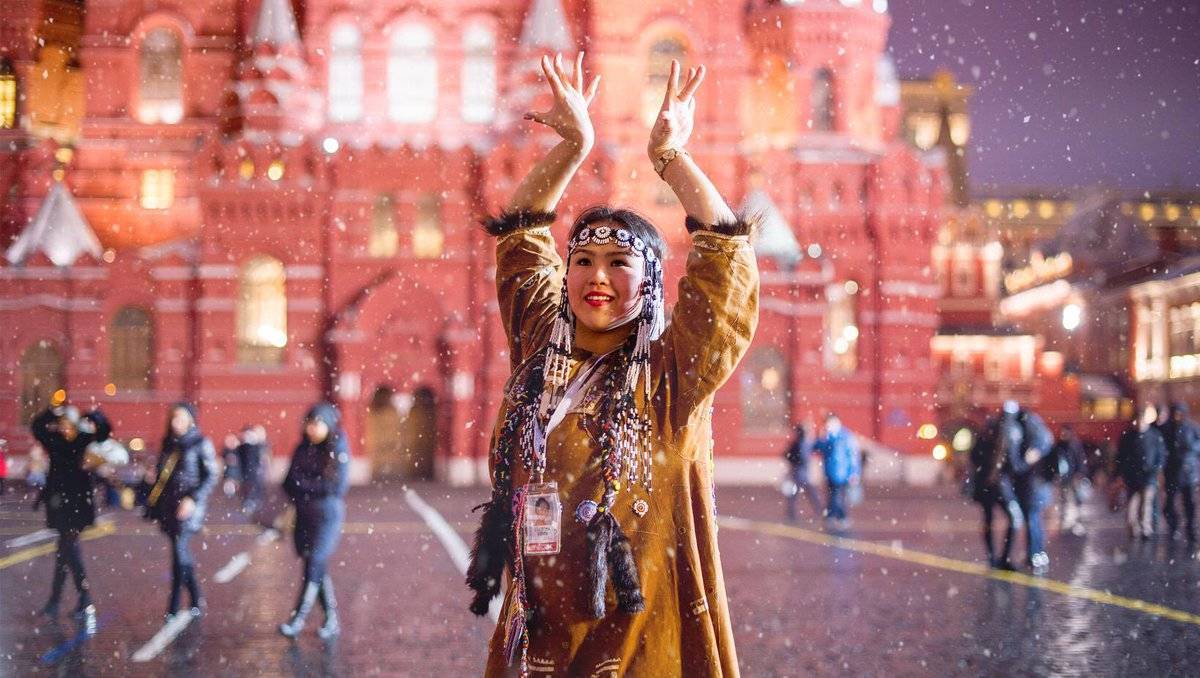 Народы россии новый год. Новогодние традиции народов России. Празднование нового года народов России. Новогодние традиции разных народов России. Празднование в Китае.