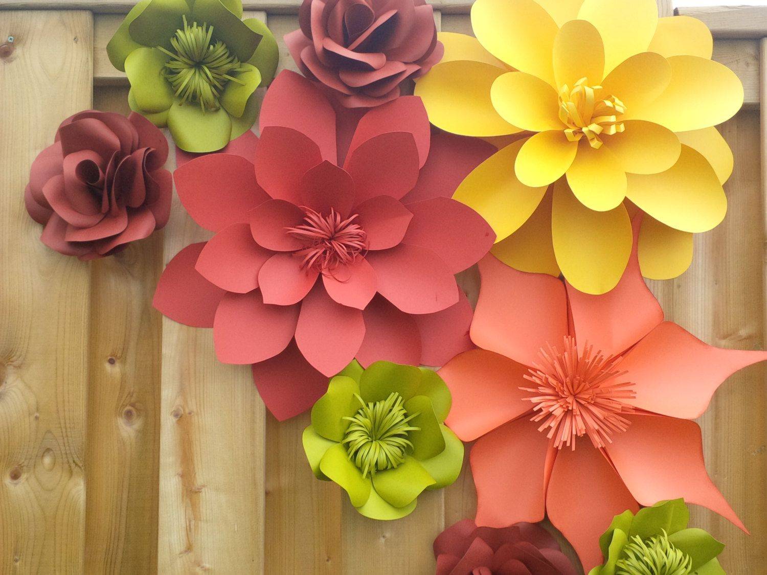 Цветы из бумаги на стену. делаем сами. топ - 10 идей с фото