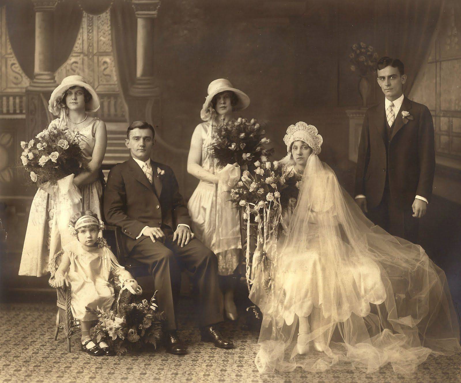 Платье для невесты в традициях викторианской эпохи: как выбрать, с чем носить