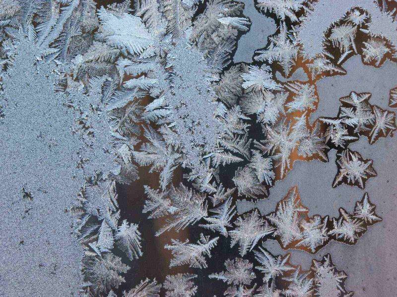 Как нарисовать зимние морозные узоры на окне гуашью, красками, зубной пастой и губкой поэтапно: инструкция для новогоднего оформления окон, фото. морозные узоры на окне зимой — примеры рисунков на новогоднем окне: фото