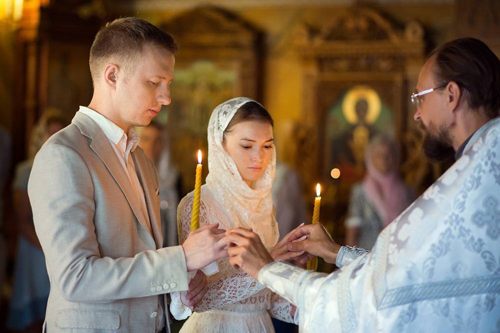 Венчание в церкви: правила для православных – стоимость обряда в россии 2021, приметы и смысл таинства, что одеть супругам в возрасте
