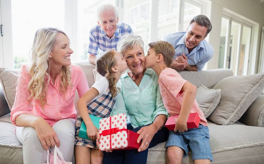 Топ 56 идей что подарить бабушке на 80 лет +12 подарков и советы
