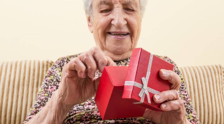 Подарок бабушке: 100 фото лучших идей на день рождения и праздники для бабушки