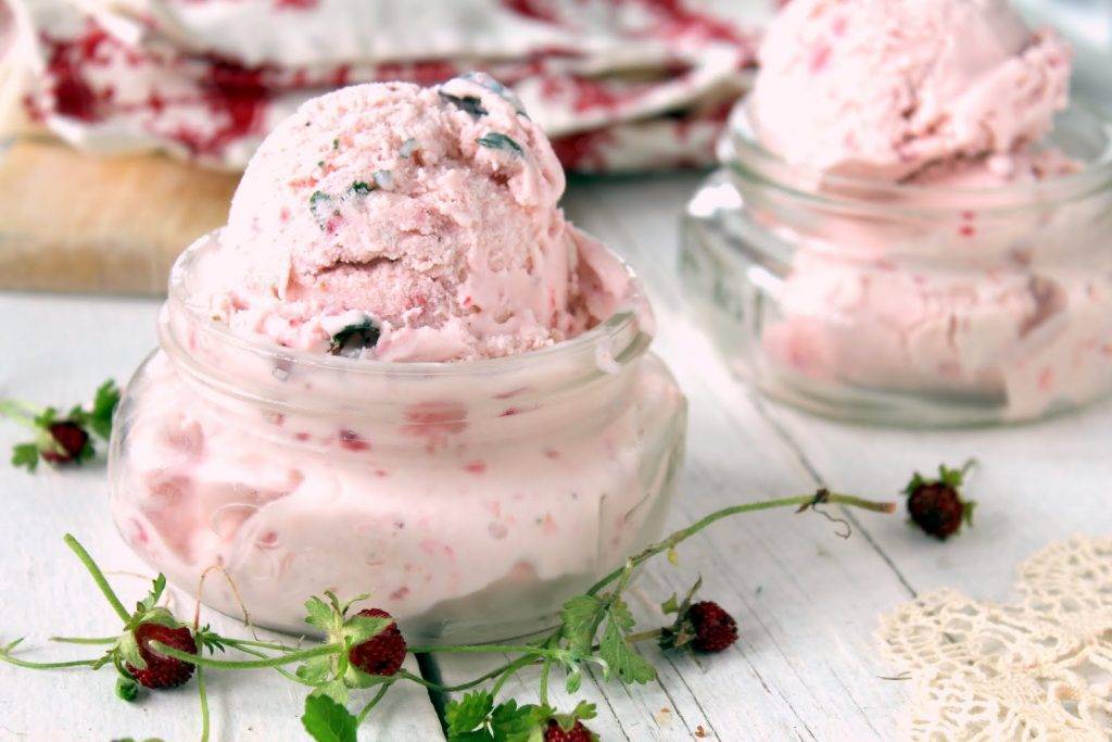Десерт из мороженого: оригинальные рецепты и подача