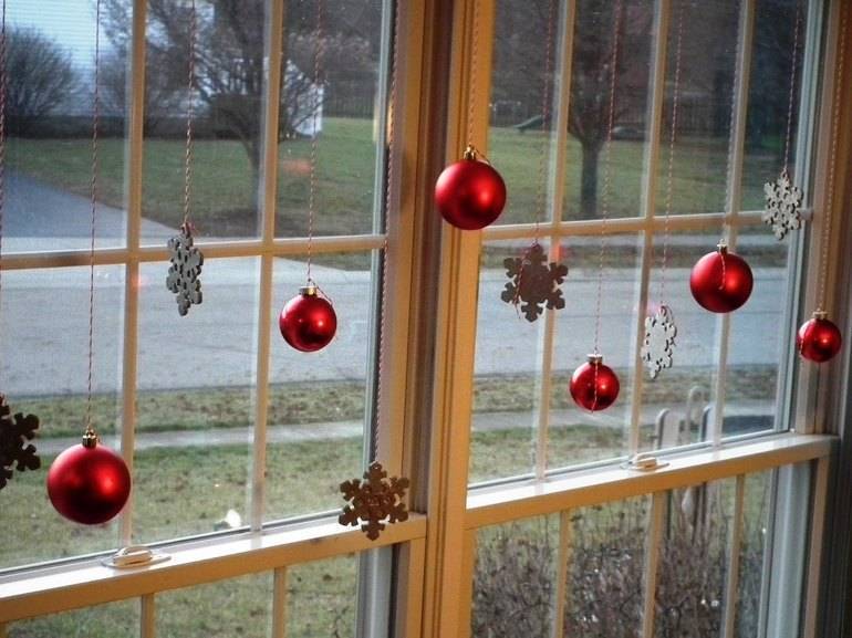 9 идей, как украсить окна на новый год
