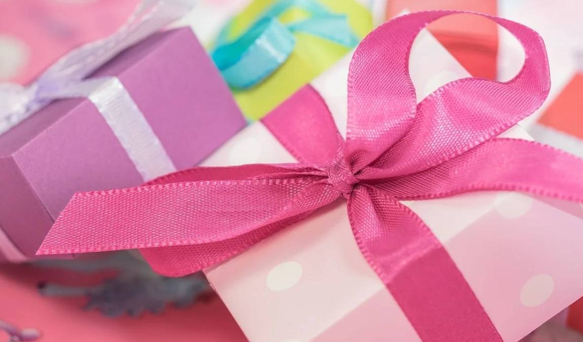 Что подарить девочке на 4 года: идеи для недорогих, памятных подарков на день рождения