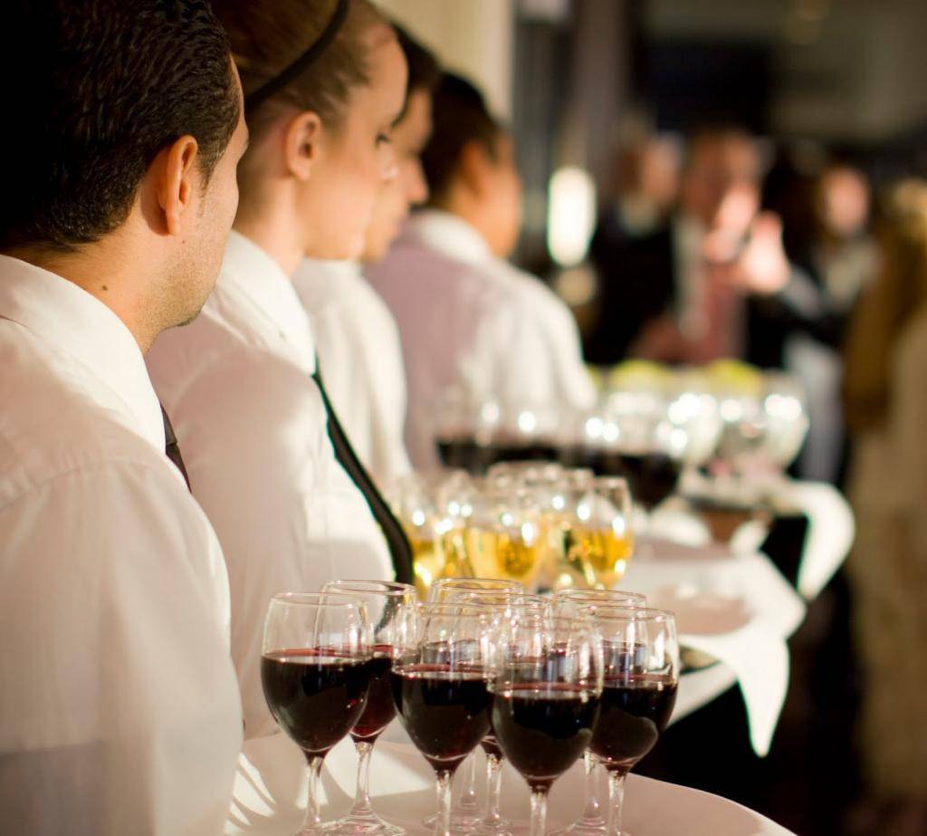 Стандарты обслуживания гостей и клиентов в ресторане; правила правильного этикета