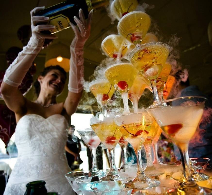 Яркие свадебные сюрпризы — шоу барменов