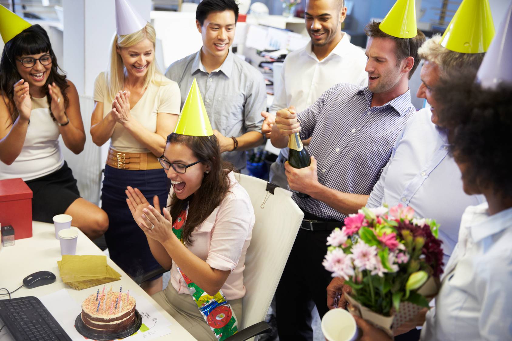 Как оригинально, прикольно и интересно поздравить коллегу с днем рождения?