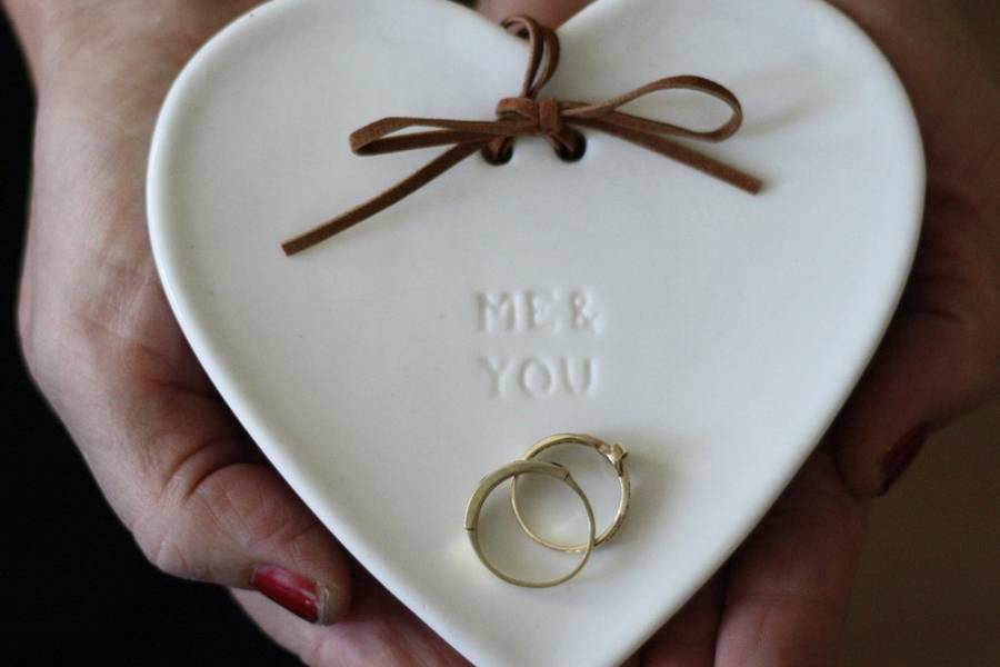 10 лет совместной жизни: какая свадьба и что дарить супругам?