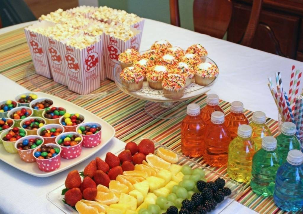 Топ идей, как красиво украсить на детский день рождения стол и блюда