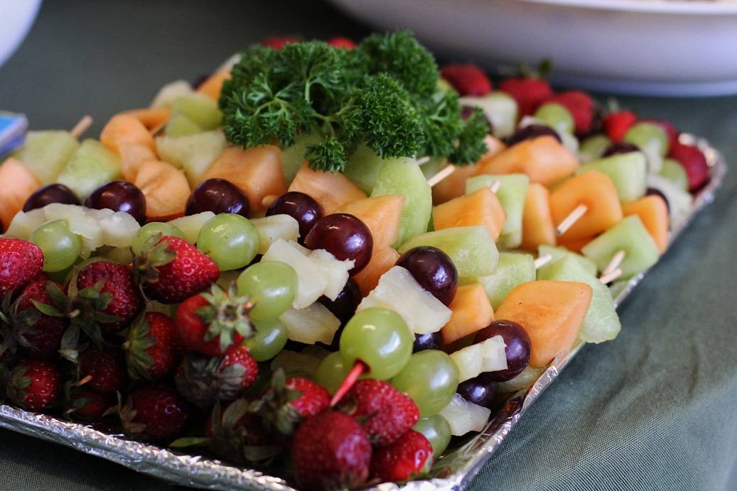 Красивая нарезка фруктов на праздничный стол: лучшие идеи с фото