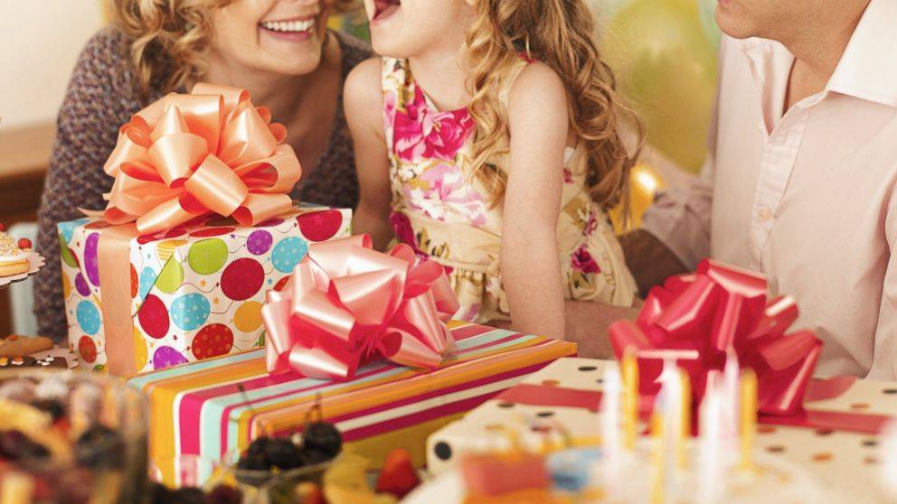 Что подарить на день рождения девочке 2 года? радость в коробке!