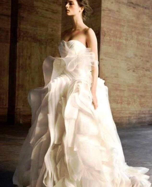 Самые красивые короткие свадебные платья: фото коротких платьев для самых смелых невест