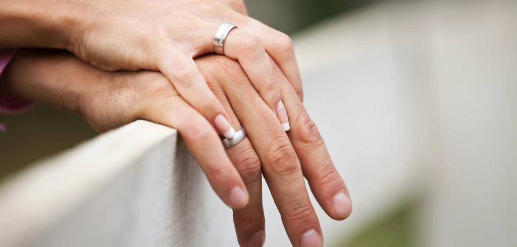 На какой руке носят обручальное кольцо? - dreambride.ru