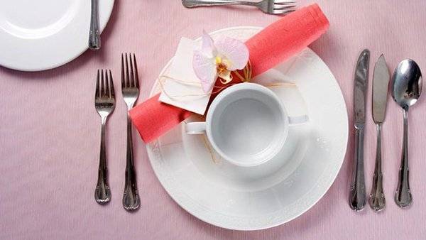Правила сервировки стола по этикету. различие правил сервировки праздничного стола, к завтраку и к чаю :: syl.ru