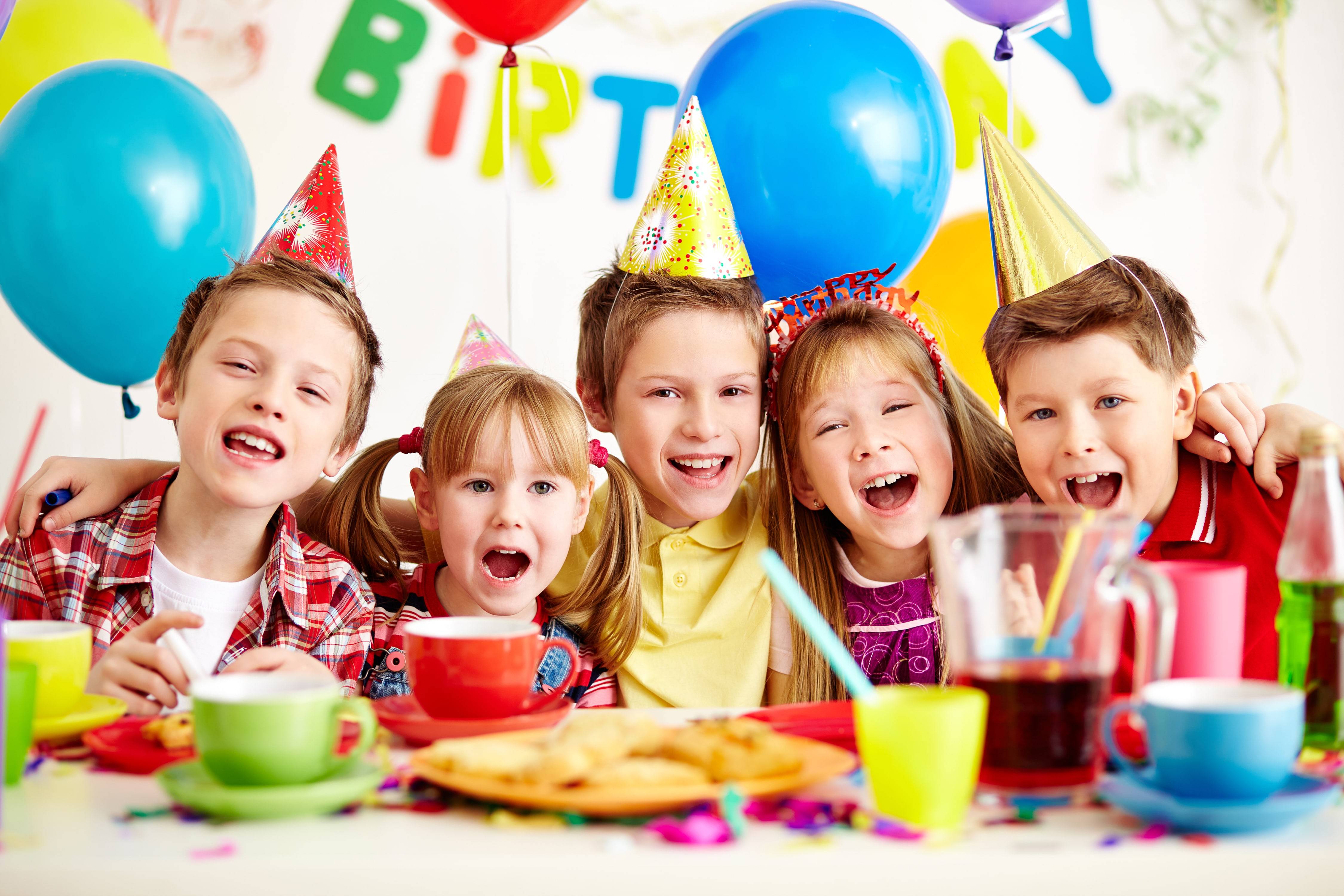 Как устроить отличную вечеринку по случаю дня рождения (в возрасте от 12 до 14 лет)