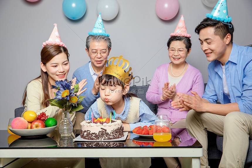 Детский день рождения с участием взрослых