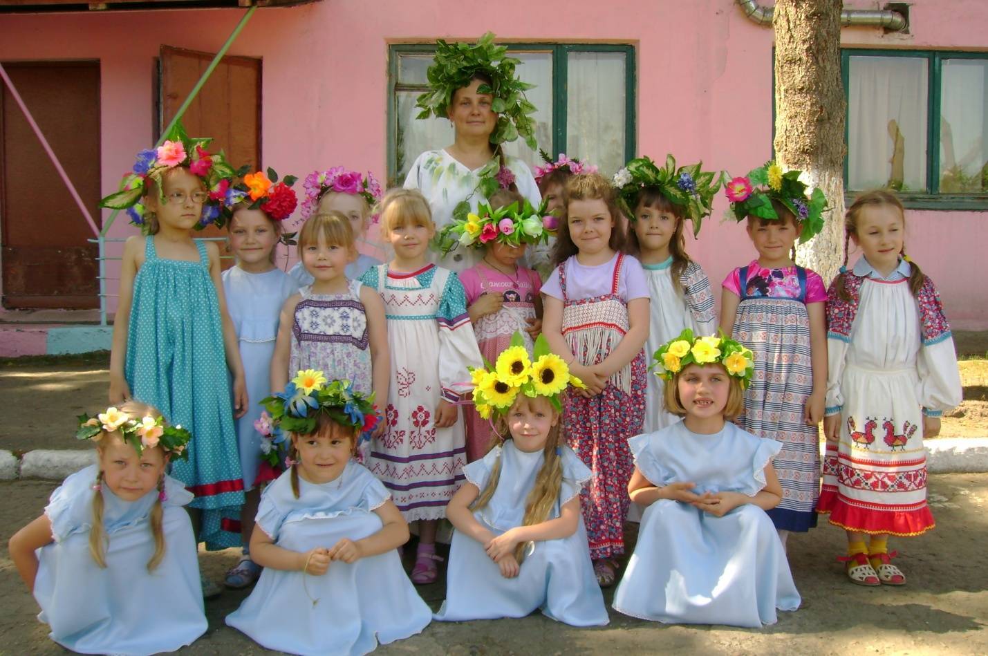 Какие цветы выбрать для девочки 4-15 лет