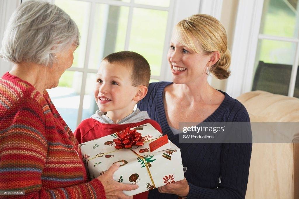 Что подарить бабушке на день рождения ???? 150+ идей подарков для бабушки 60, 70, 80 лет