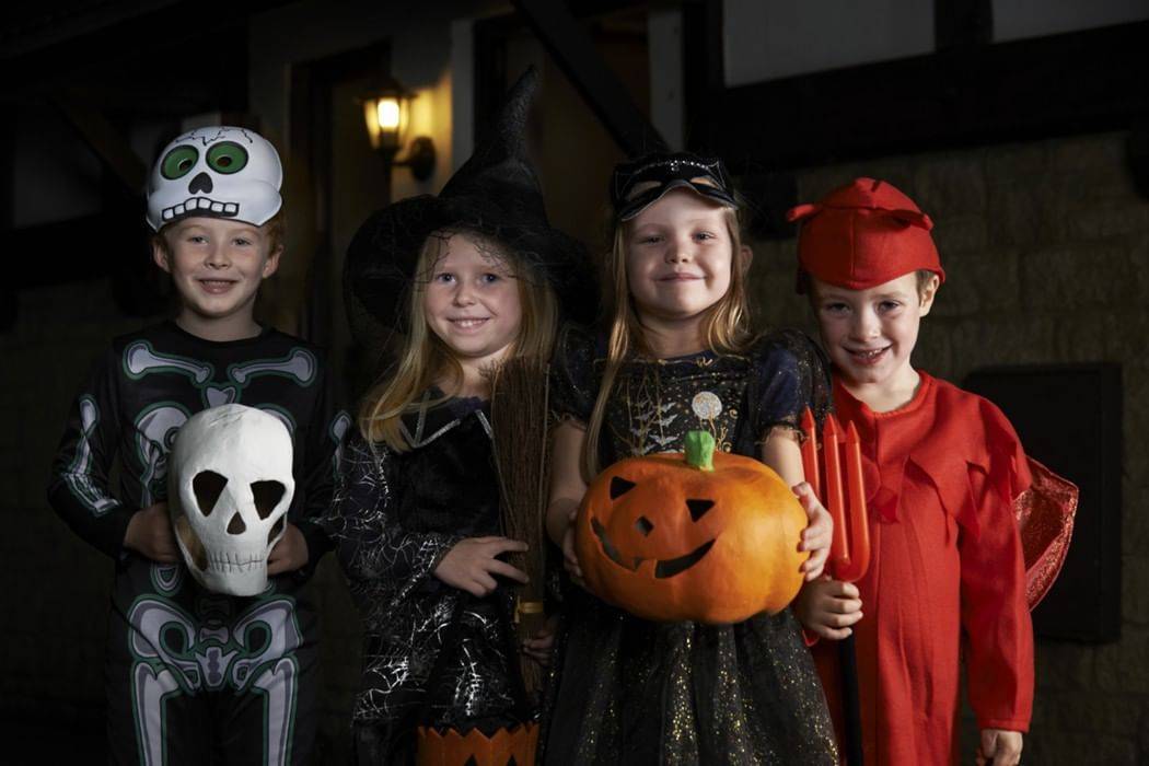 Конкурсы и игры на хэллоуин - для детей, подростков, студентов для вечеринки молодежи. видео-идеи для конкурсов на праздновании хэллоуина
