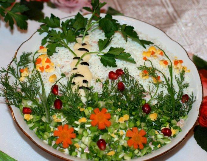 Красивые салаты. оформление салатов и закусок. как красиво украсить салаты и закуски овощами, зеленью, яйцом, майонезом, ананасом?