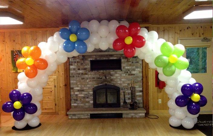 Оформление воздушными шарами: праздничный дизайн или воплощение романтики (28 фото)
