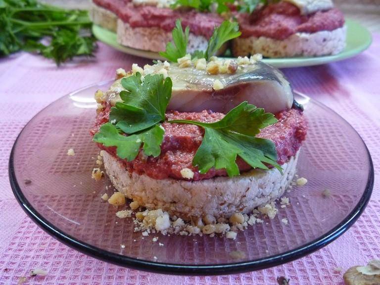 Канапе с селедкой – 7 рецептов холодной рыбной закуски