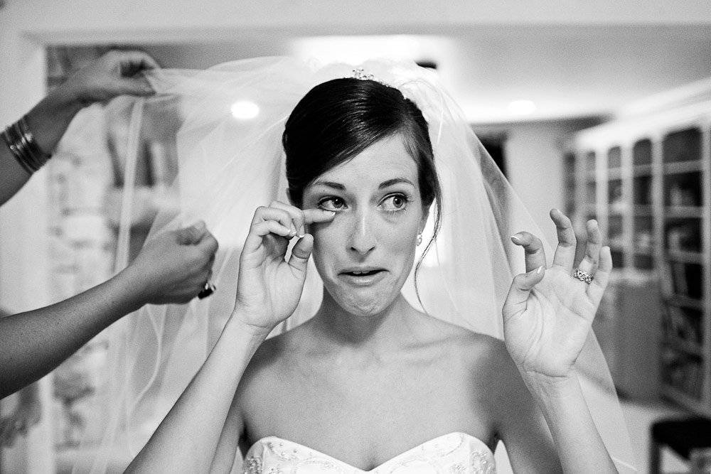 ᐉ кто должен одевать невесту перед свадьбой. приметы на свадьбу: что можно, что нельзя родителям, гостям, молодоженам? обычаи и приметы на свадьбу для невесты. можно ли продавать свадебное платье: приметы - svadba-dv.ru