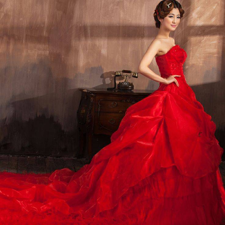 Можно ли выходить замуж в красном платье, приметы и традиции